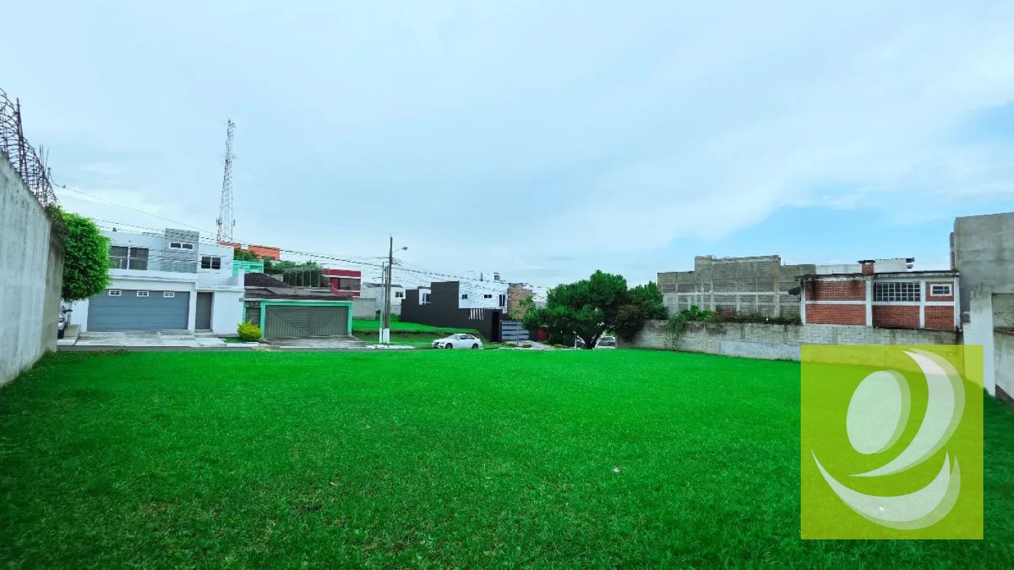 Terreno Grande en Venta en Hacienda Real Zona 16 - 2