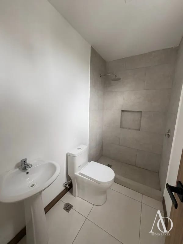 Apartamento en Alquiler / Venta Edificio Vila Quince, zona 15 VH2 N8 / EN DIRECTO 01 — Apartamento en Alquiler en Vila Quince, Zona 15, Guatemala, Ciudad — foto 3 de 15