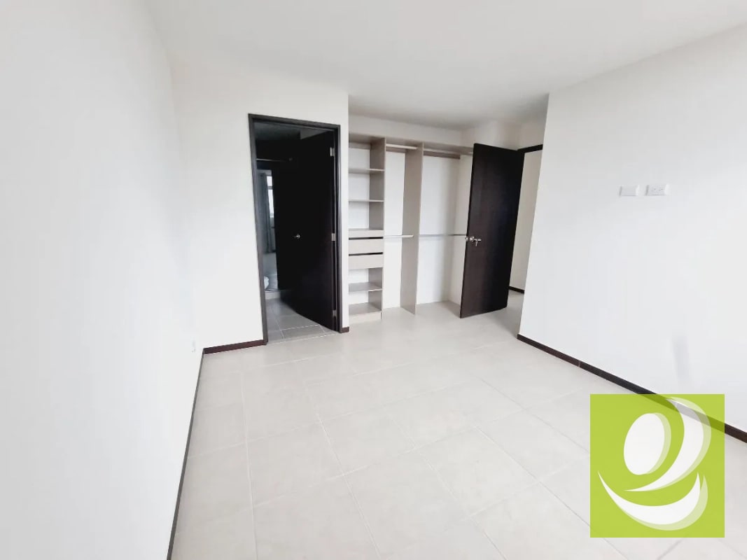 Invierte con seguridad: Apartamento en Venta actualmente rentado en Zona 11 - 4