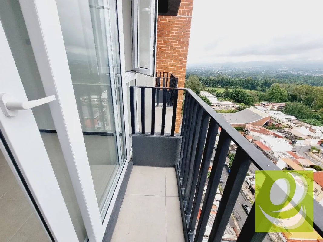 Invierte con seguridad: Apartamento en Venta actualmente rentado en Zona 11 - 2