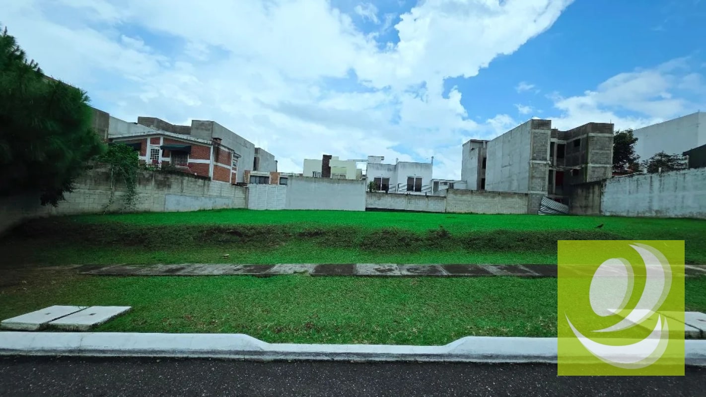 Vendo terreno grande en zona 16 Hacienda Real - 4