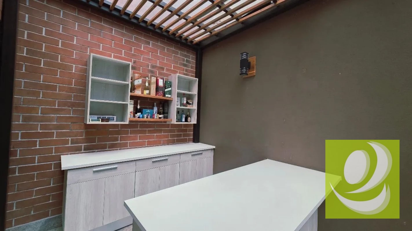 VENDO APARTAMENTO EN 1ER NIVEL ZONA 10 - 5