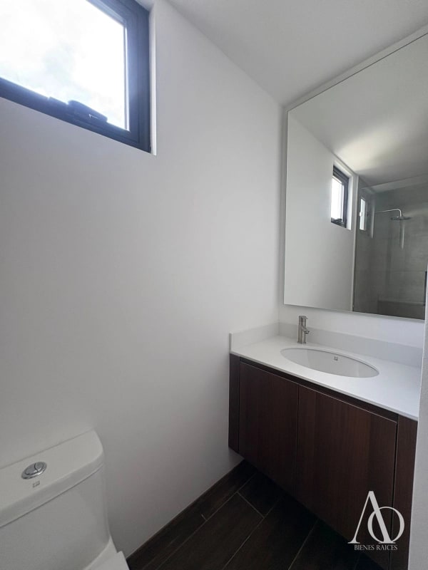 Apartamento en Alquiler Edificio Vila Quince, zona 15 VH2 N6-N7 / EN DIRECTO 04 - 5