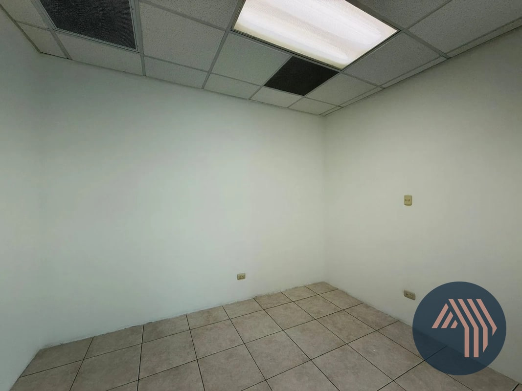 VENTA DE OFICINA 70MT2 - ZONA PRADERA, ZONA 10 - 6