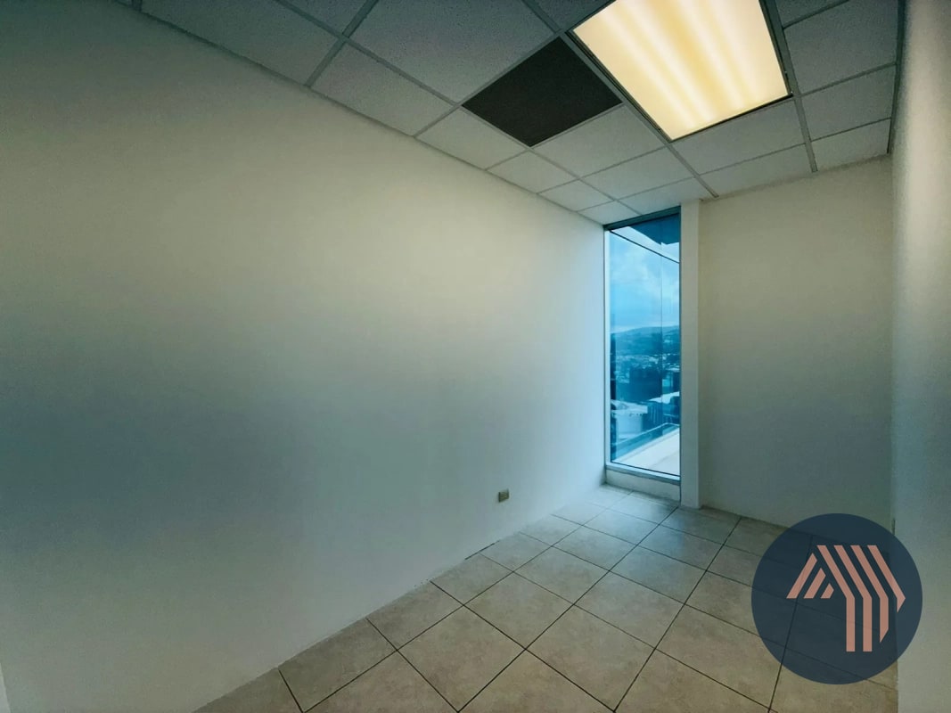VENTA DE OFICINA 70MT2 - ZONA PRADERA, ZONA 10 - 5