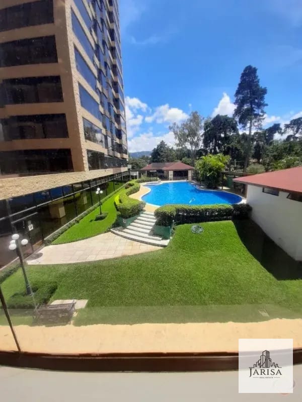 Apartamento en Renta Zona 10 — Apartamento en Alquiler en Zona 10, Guatemala, Ciudad — foto 3 de 8