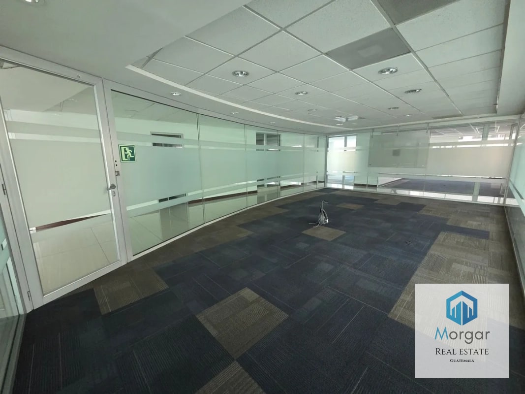 Oficina en Alquiler en Zona 10 de 535 Mts en $9,100 - 14