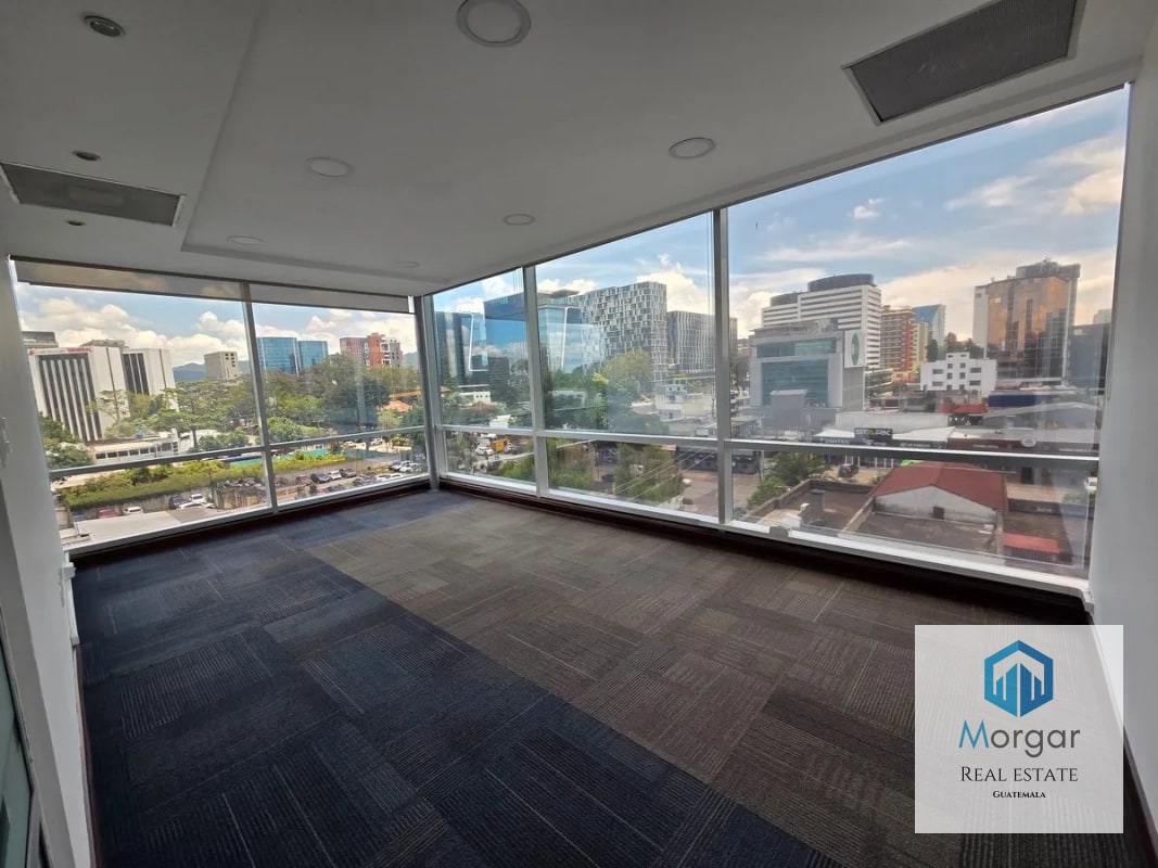 Oficina en Alquiler en Zona 10 de 535 Mts en $9,100 - 11