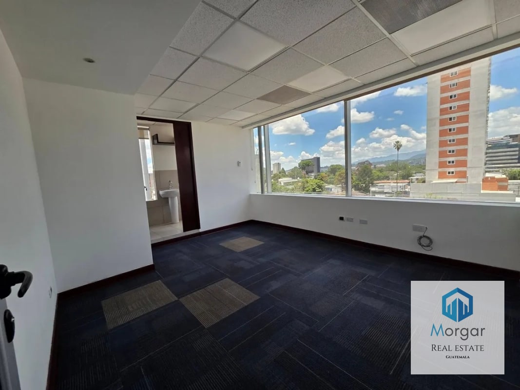 Oficina en Alquiler en Zona 10 de 535 Mts en $9,100 - 4
