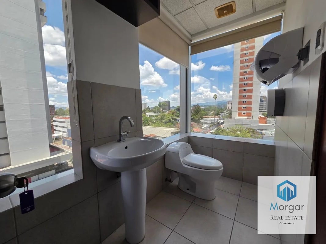 Oficina en Alquiler en Zona 10 de 535 Mts en $9,100 - 3