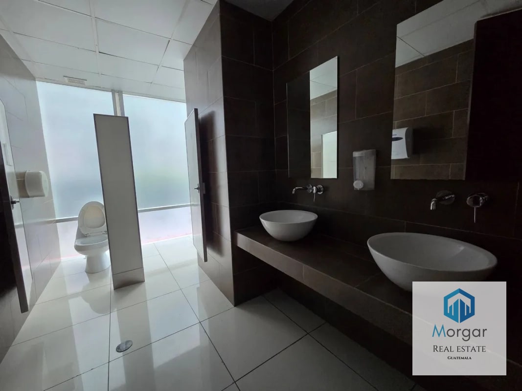 Oficina en Alquiler en Zona 10 de 2,082 Mts en $35,414.80 - 11