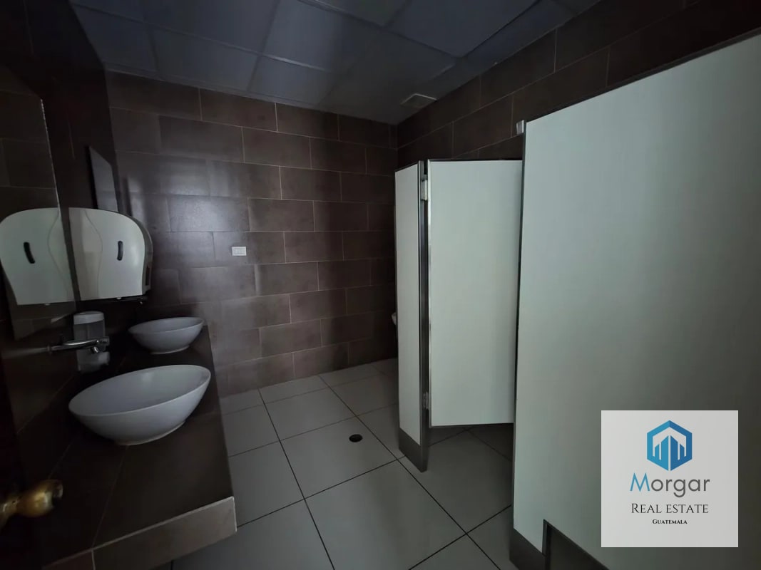 Oficina en Alquiler en Zona 10 de 2,082 Mts en $35,414.80 - 10