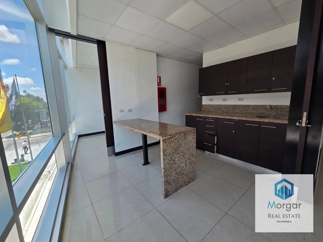 Oficina en Alquiler en Zona 10 de 2,082 Mts en $35,414.80 - 2