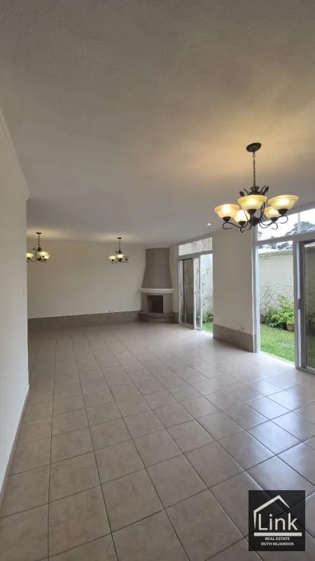 Casa en Venta zona 7 MIXCO ALTOS DEL ENCINAL II — Casa en Venta en Zona 7 Mixco, Guatemala, Ciudad — foto 4 de 10