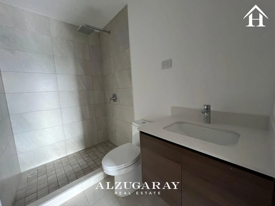 APTO NIVEL ALTO C/ VISTA	 2 HAB. / EDIFICIO IQ10 Z.10 — Apartamento en Venta en Zona 10, Guatemala, Ciudad — foto 3 de 10