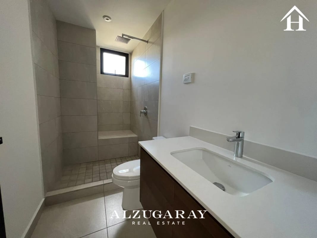 APTO NIVEL ALTO C/ VISTA	 2 HAB. / EDIFICIO IQ10 Z.10 — Apartamento en Venta en Zona 10, Guatemala, Ciudad — foto 2 de 10