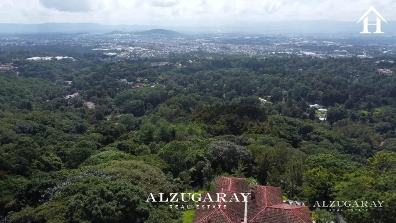 TERRENO RESIDENCIAL AMPLIO 4,198 VR2 / EL ENCINAL MIXCO — Terreno en Venta en Zona 7 Mixco, Guatemala, Ciudad — foto 2 de 10