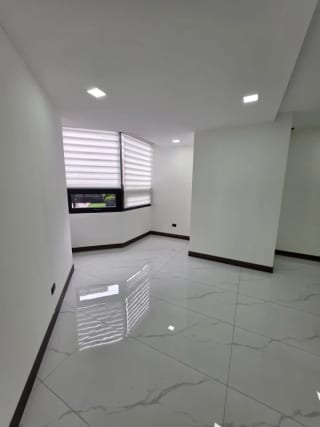RENTO OFICINA/CLINICA ZONA 4 Ubicación estratégica — Oficina en Alquiler en Zona 4, Guatemala, Ciudad — miniatura 10 de 13
