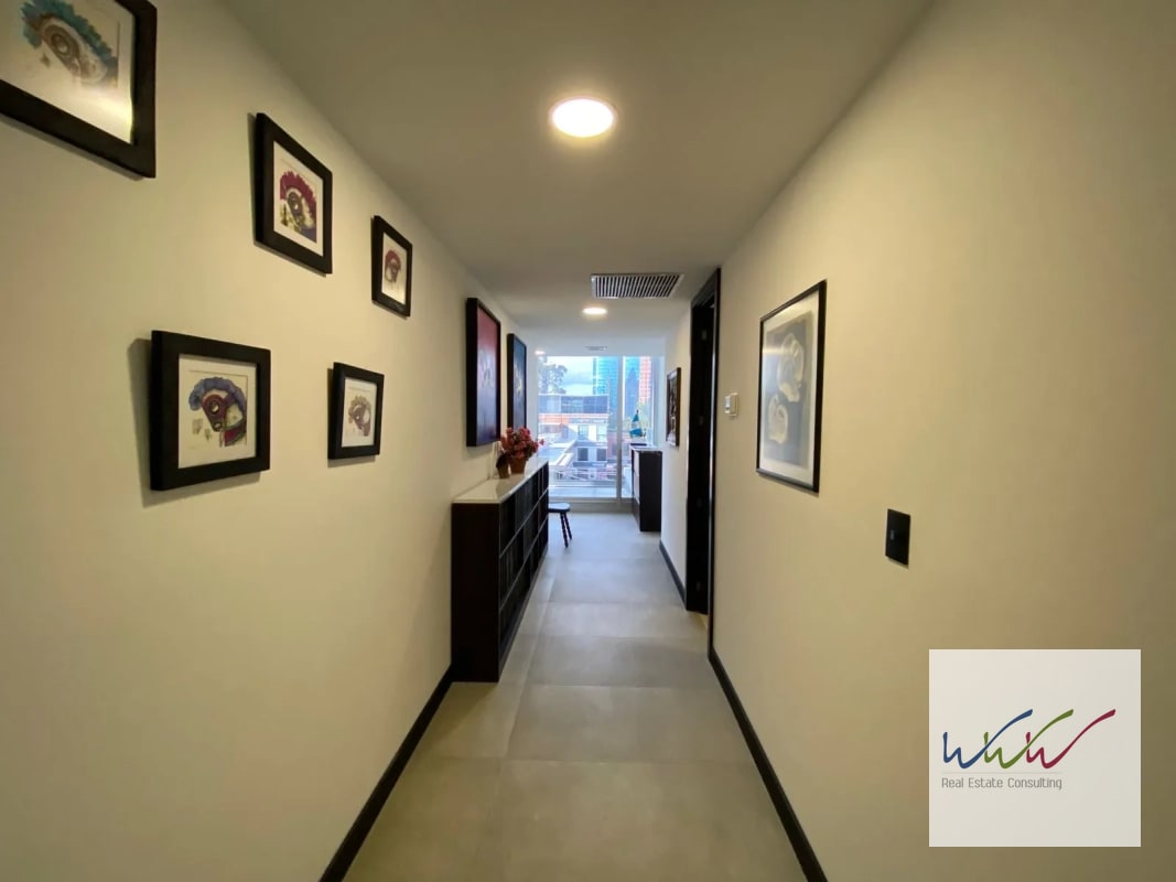 Oficina en Venta en Edificio Vasanta zona 10 - 13