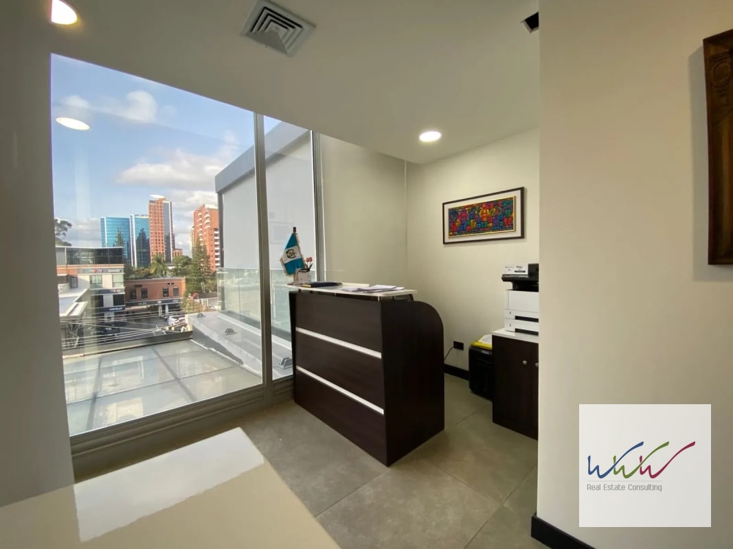 Oficina en Venta en Edificio Vasanta zona 10 - 12