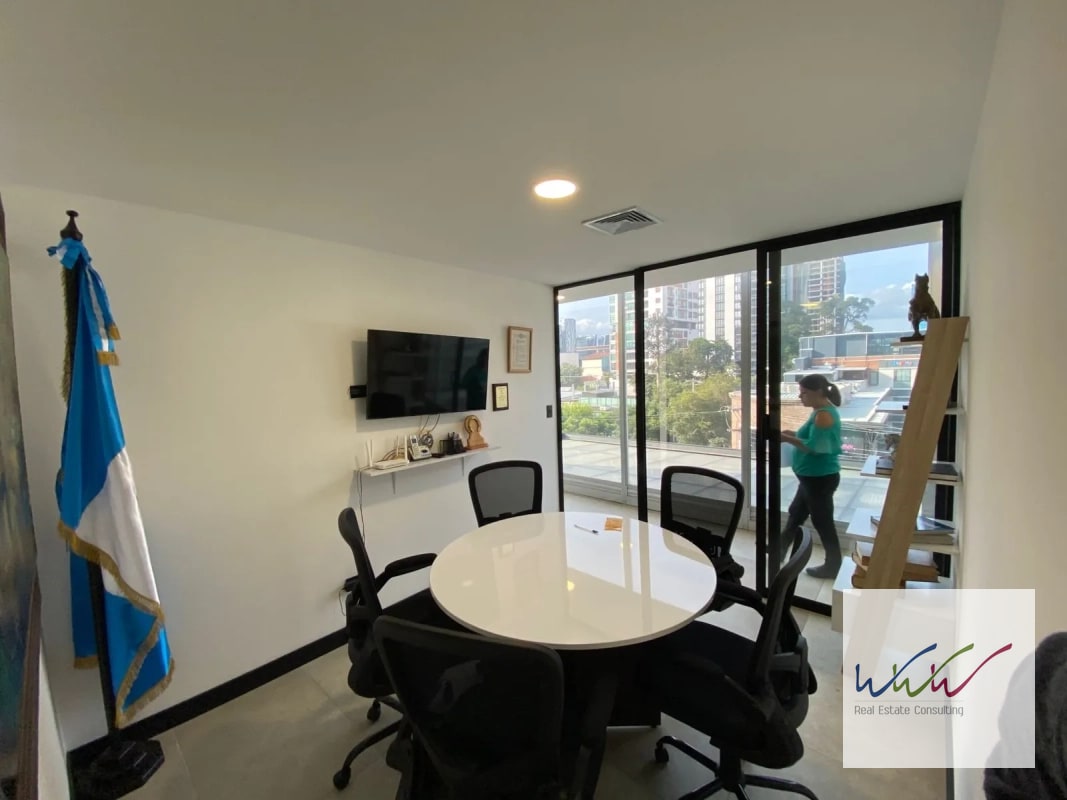 Oficina en Venta en Edificio Vasanta zona 10 - 10