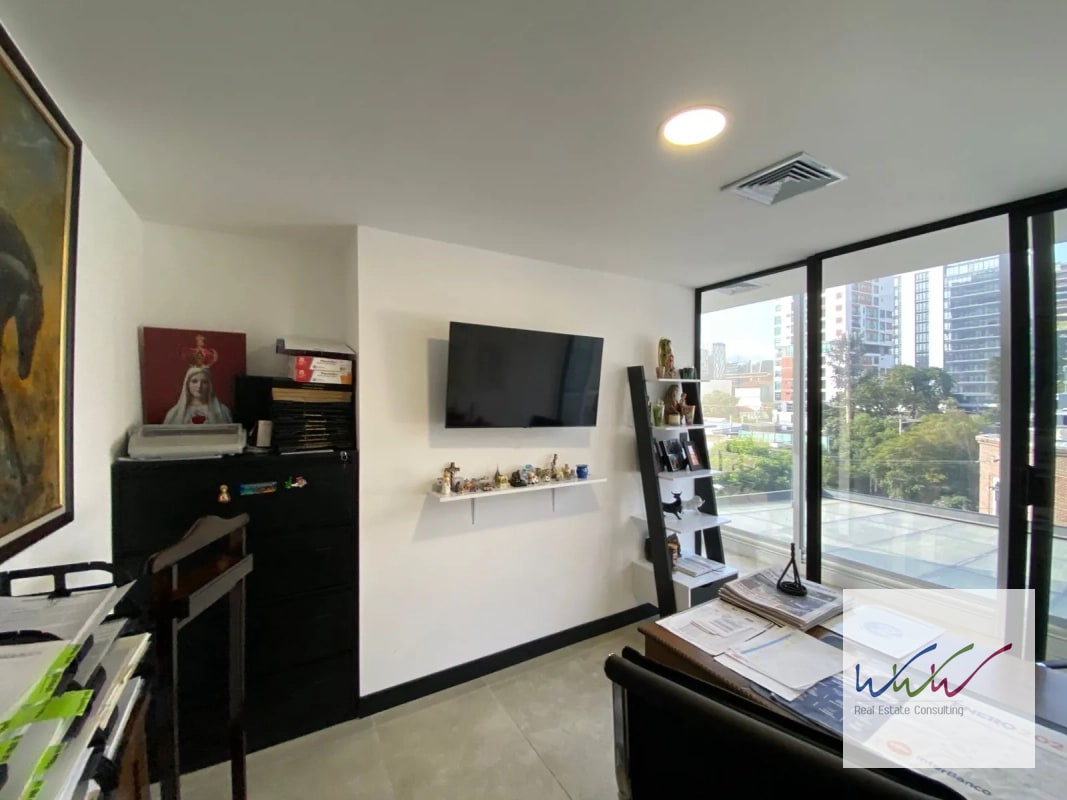 Oficina en Venta en Edificio Vasanta zona 10 - 8