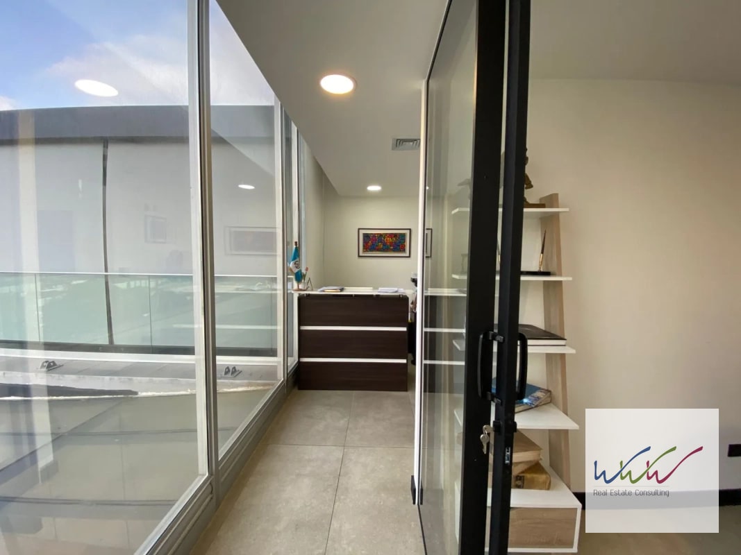 Oficina en Venta en Edificio Vasanta zona 10 - 7
