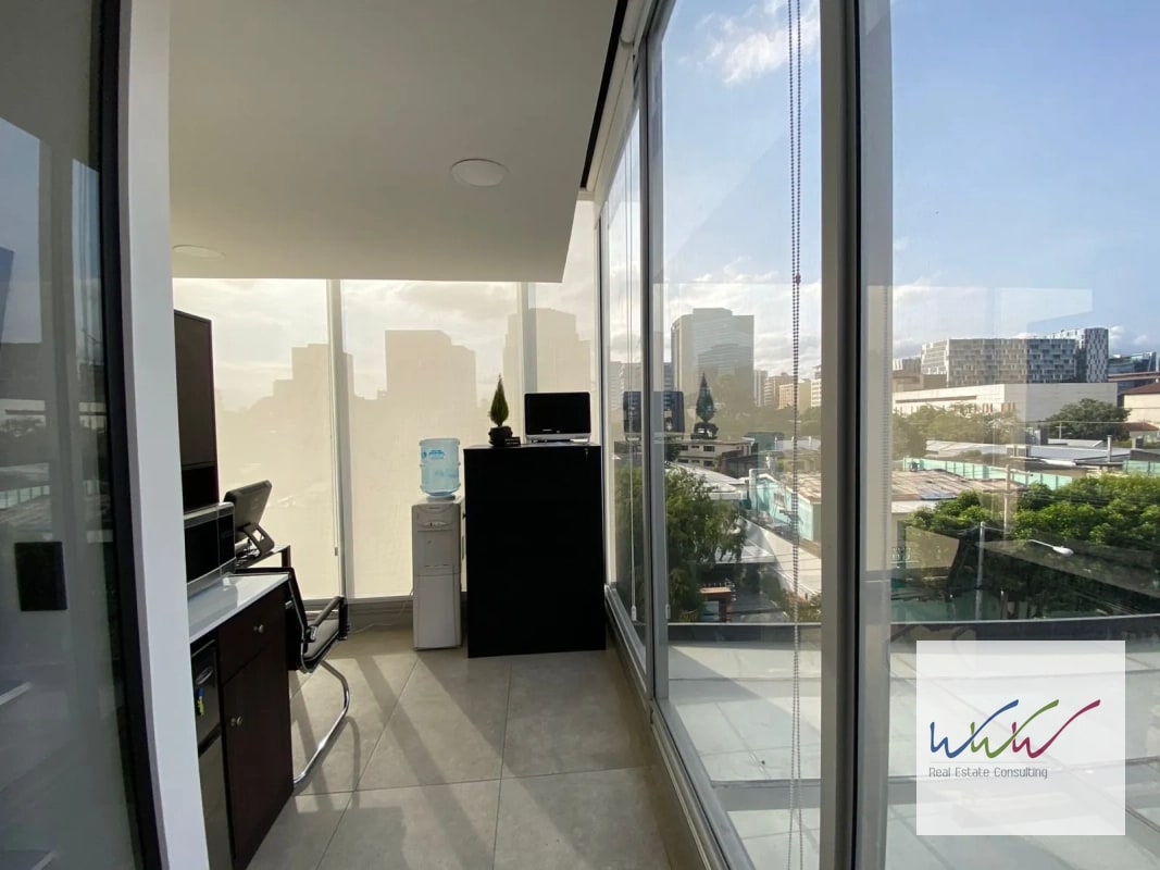 Oficina en Venta en Edificio Vasanta zona 10 - 6