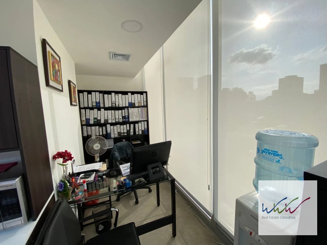 Oficina en Venta en Edificio Vasanta zona 10 - 5
