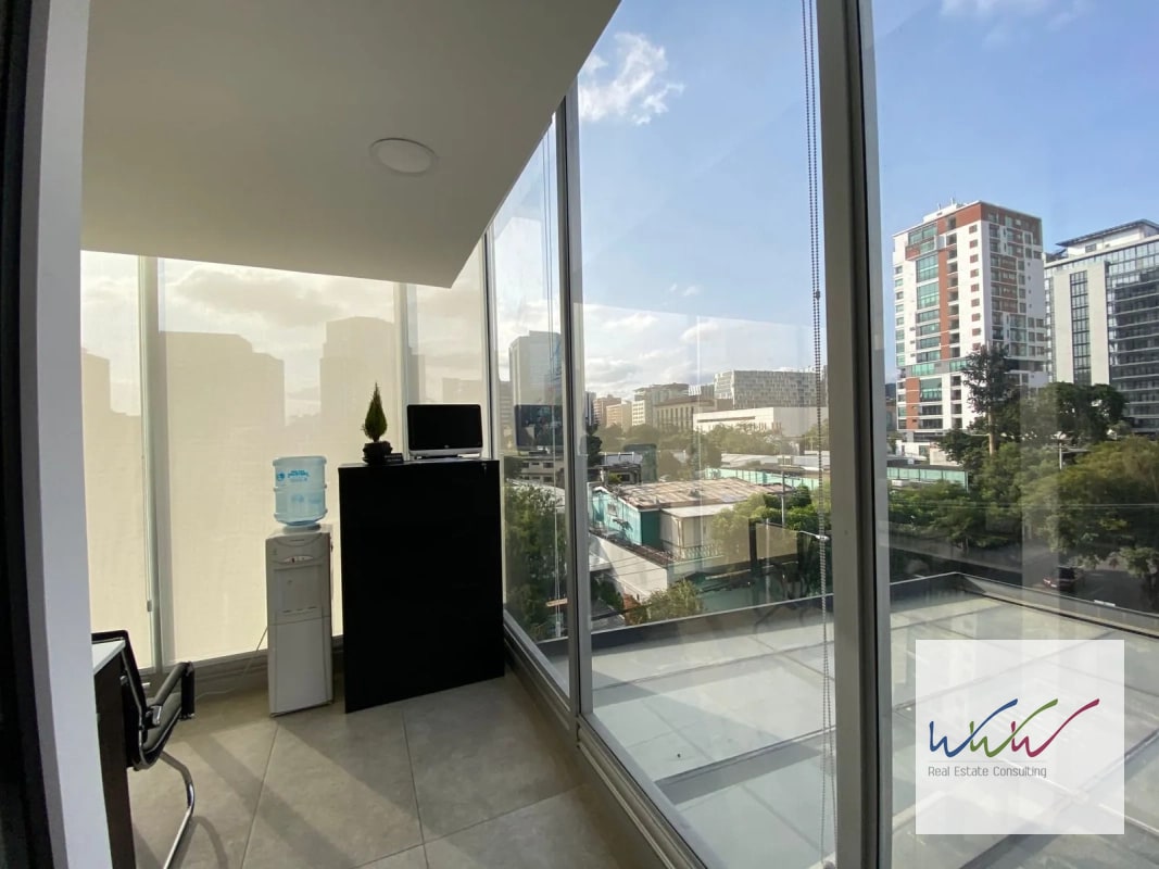 Oficina en Venta en Edificio Vasanta zona 10 - 4
