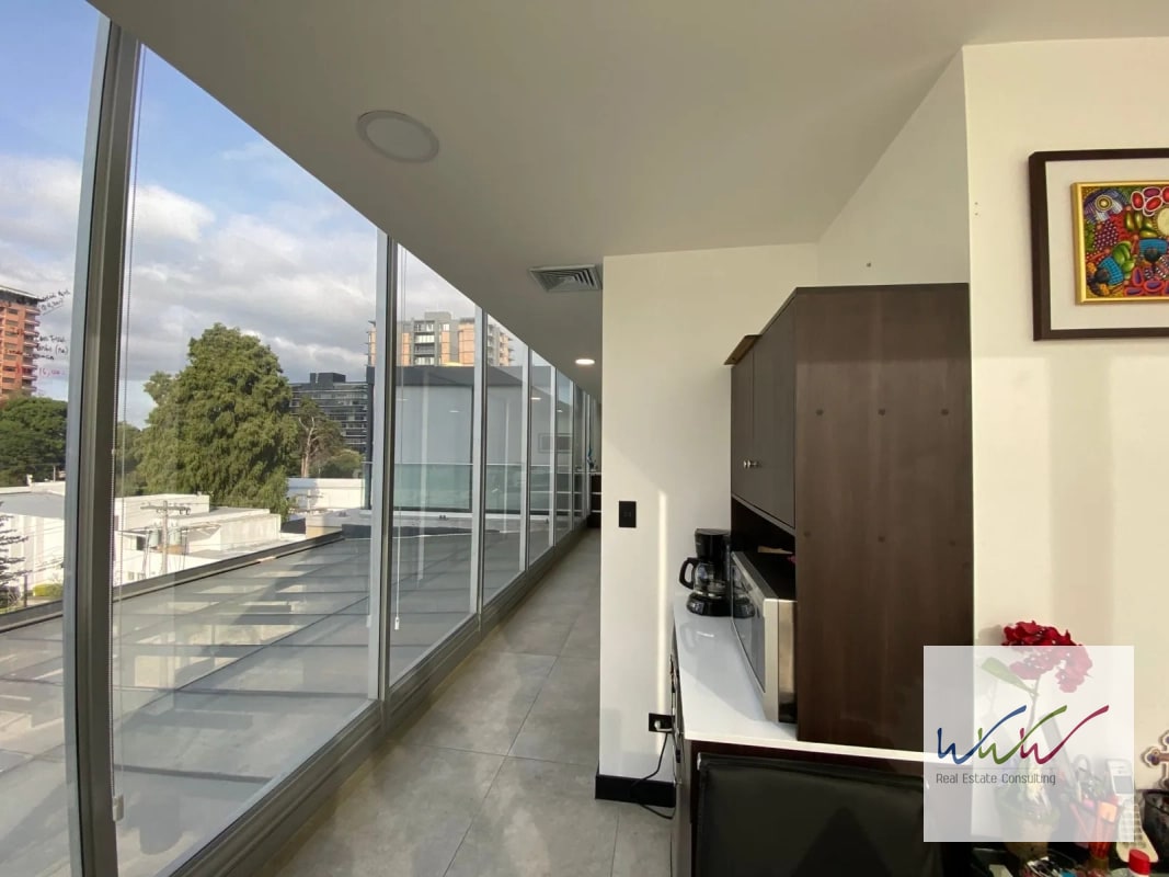 Oficina en Venta en Edificio Vasanta zona 10 - 3