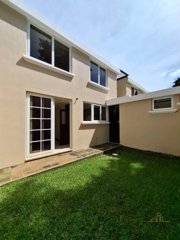 Casa en venta en Carretera a El Salvador Km 16-20 Fraijanes- Dentro de Condominio, con jardín - 1