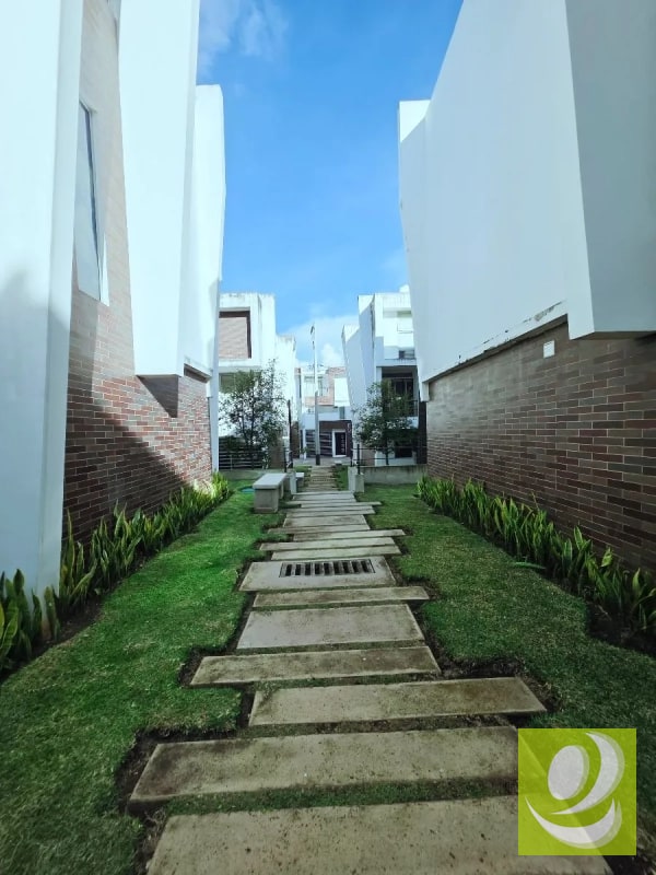 Casa de Esquina Venta Condominio Cantoria Zona 7 Mixco - 3