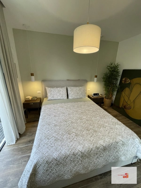 Apartamento amplio 1 dormitorio con sala fam y estudio incorporados - zona 16 Kanajuyu - 2