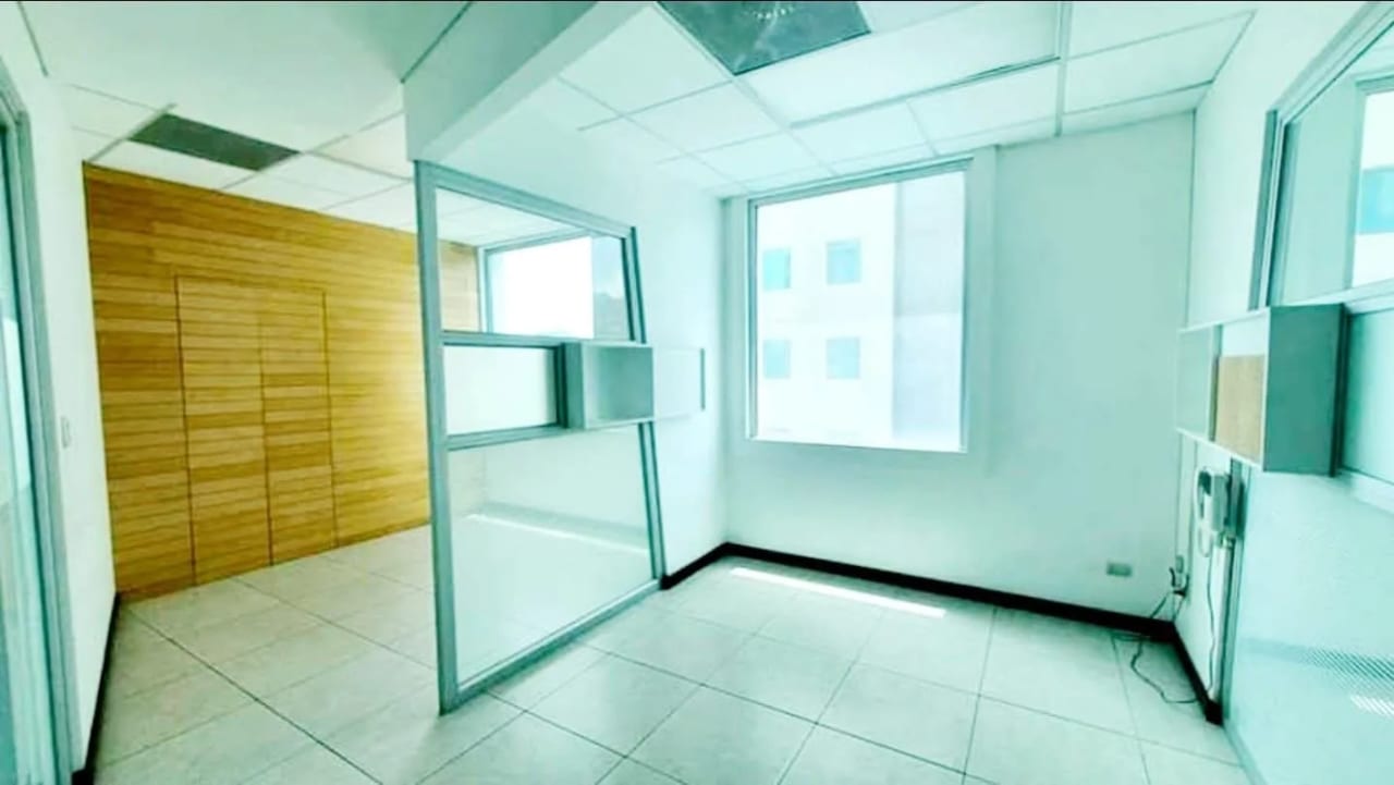 ALQUILER OFICINA ZONA PRADERA, ZONA 10 — Oficina en Alquiler en Zona Pradera, Zona 10, Guatemala, Ciudad — foto 4 de 4