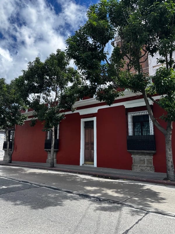 Zona 1, Amplia casa estilo colonial en alquiler — Casa en Alquiler en Zona 1, Guatemala, Ciudad — foto 1 de 10