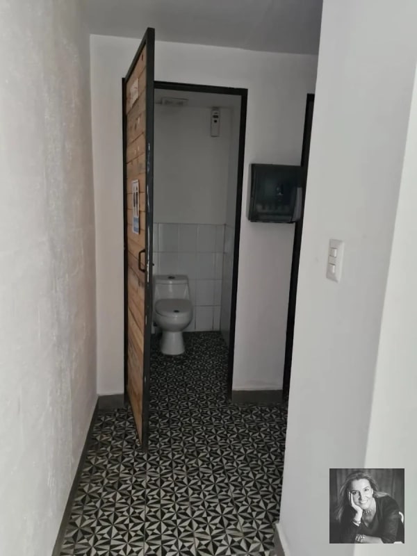 LOCAL COMERCIAL CON TERRAZA  EN PLAZA COMERCIAL– ZONA 10 - 2