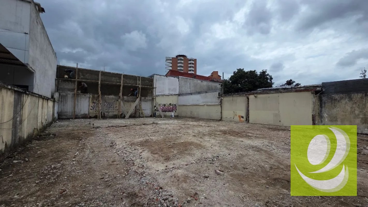 RENTO TERRENO COMERCIAL SOBRE BOULEVARD VISTA HERMOSA ZONA 15 - 4