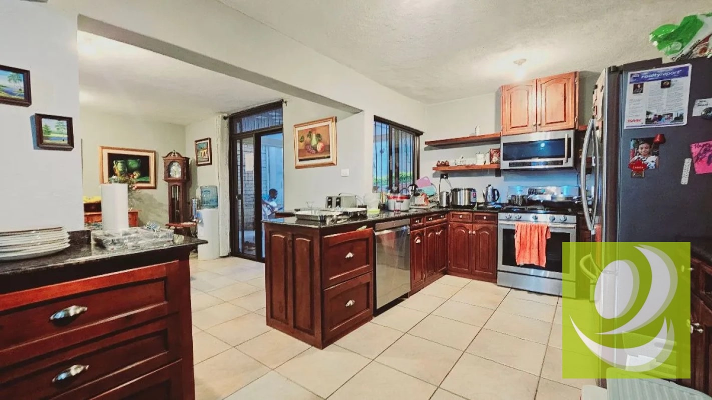 Casa Con Terreno en Venta en Balcones de San Cristobal - 9