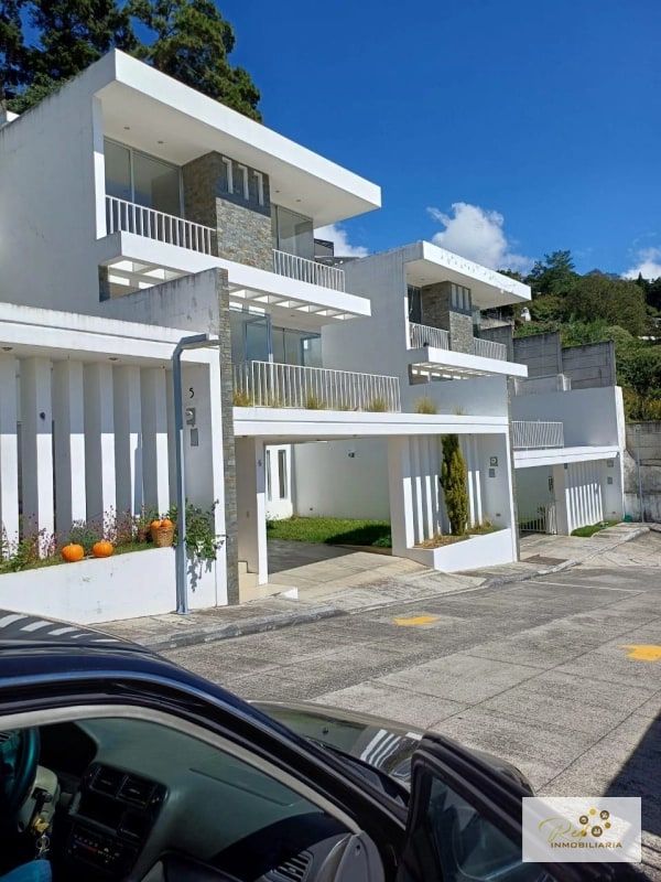 RENTA, AMPLIA CASA DE TRES NIVELES, CAES, CONDOMINIO Km.9 - 1
