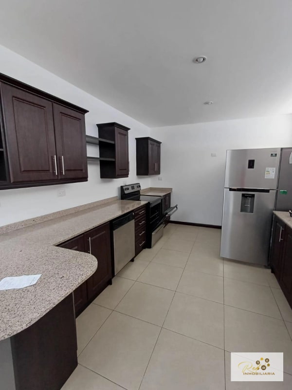 RENTA, AMPLIA CASA DE TRES NIVELES, CAES, CONDOMINIO Km.9 - 11