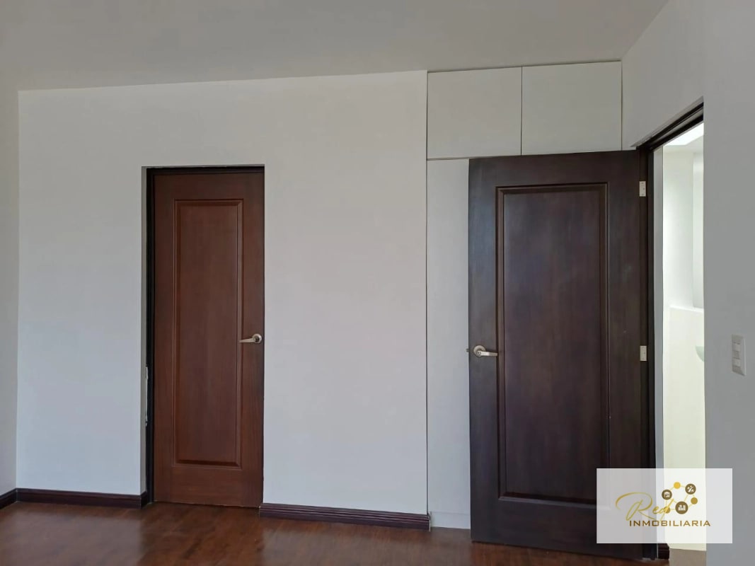 RENTA, AMPLIA CASA DE TRES NIVELES, CAES, CONDOMINIO Km.9 - 8