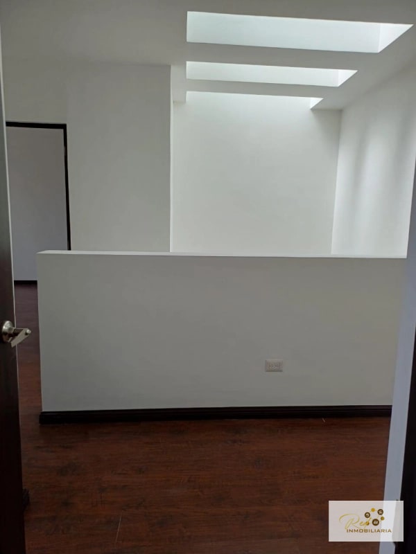 RENTA, AMPLIA CASA DE TRES NIVELES, CAES, CONDOMINIO Km.9 - 6
