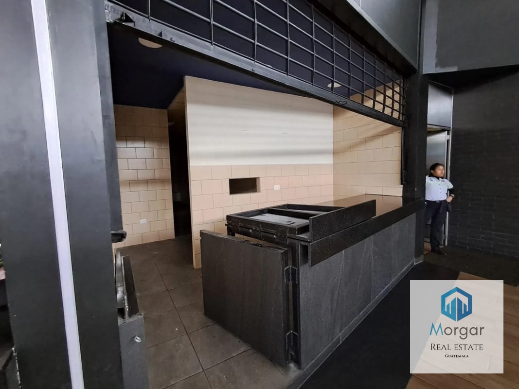 Local en renta en zona 10 foodcourt - 1