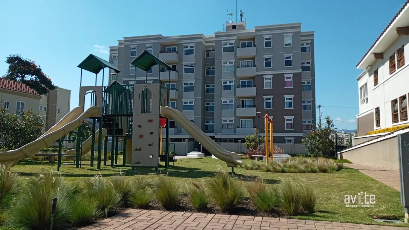 CONDADO NARANJO: Apartamento en nivel medio en venta Q1,400,000.00 más impuestos - 1