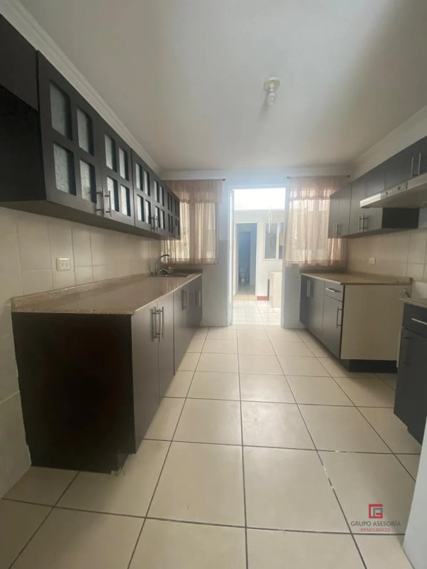 Hermosa casa en venta en Jardines de San Cristóbal zona 8 de Mixco - 8