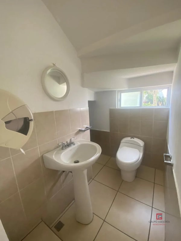Hermosa casa en venta en Jardines de San Cristóbal zona 8 de Mixco - 5