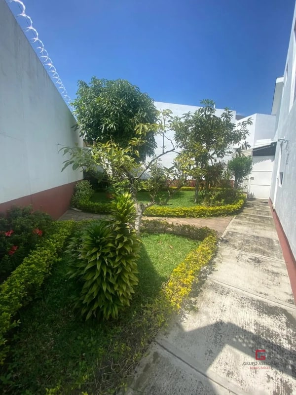 Hermosa casa en venta en Jardines de San Cristóbal zona 8 de Mixco - 4
