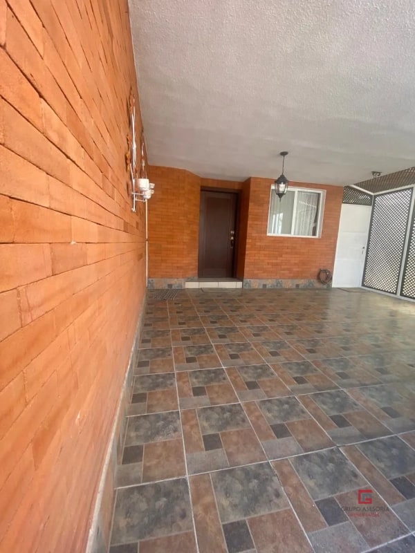Hermosa casa en venta en Jardines de San Cristóbal zona 8 de Mixco - 3