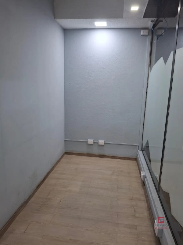 Oficina en renta en zona 9 - 8